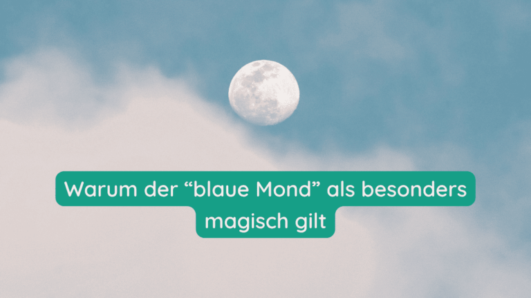 Mond am Himmel mit Schrift: Warum der "blaue Mond" als besonders magisch gilt